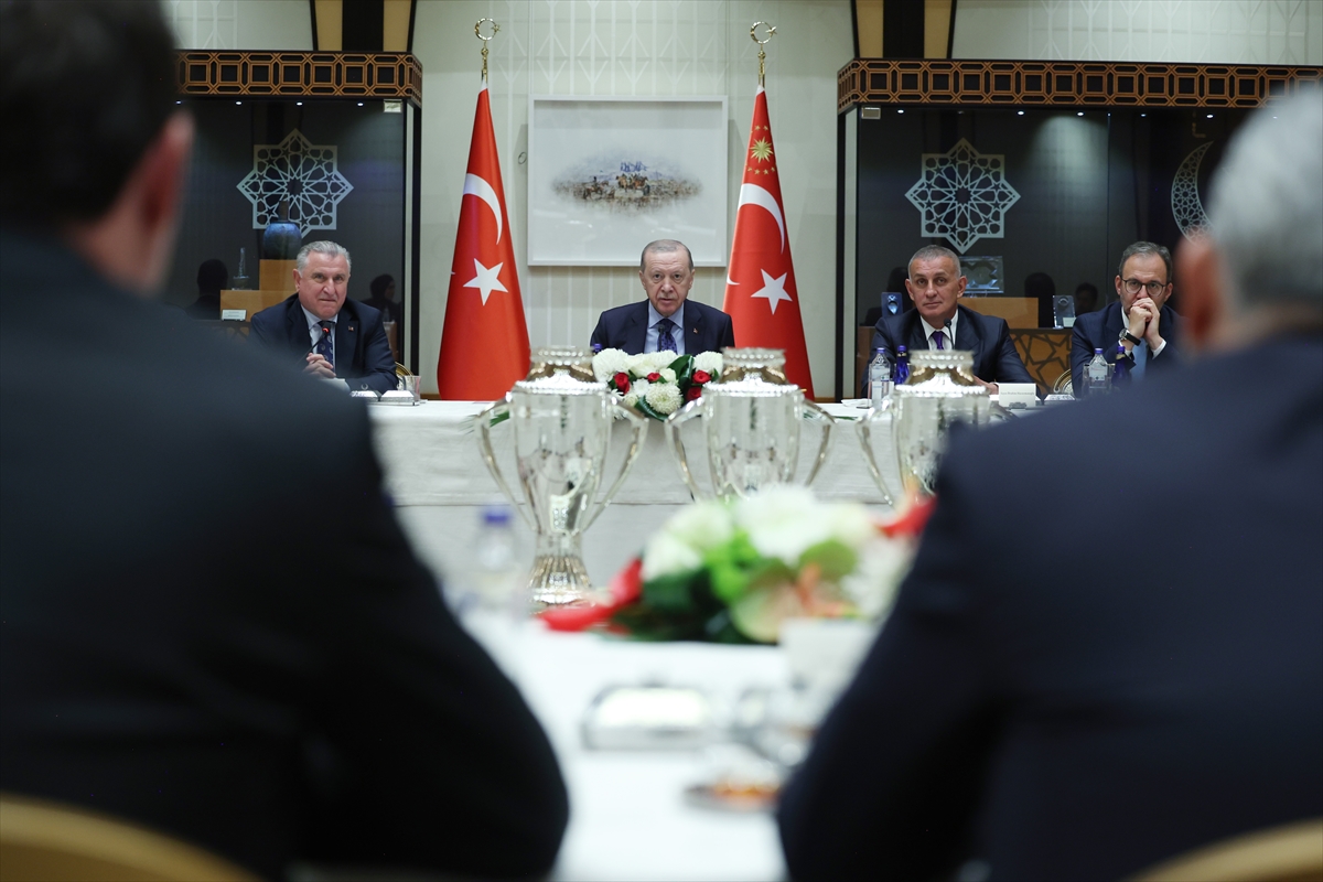 Cumhurbaşkanı Erdoğan, Süper Lig'e yükselen takımları kabul etti:
