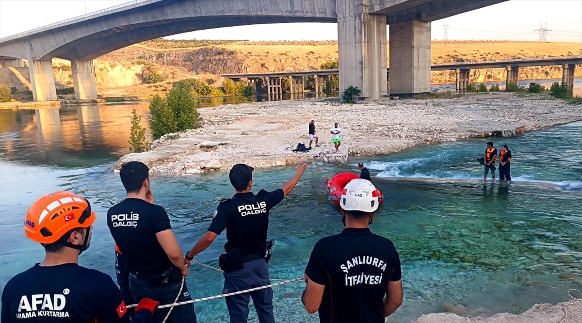 Adıyaman'da Fırat Nehri'nde mahsur kalan 6 kişi kurtarıldı