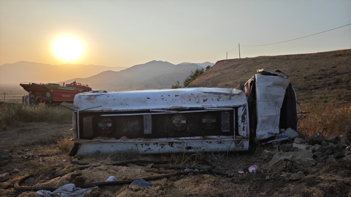 Gaziantep'te yakıt tankeri kazası: Şarampole devrildi, 2 yaralı
