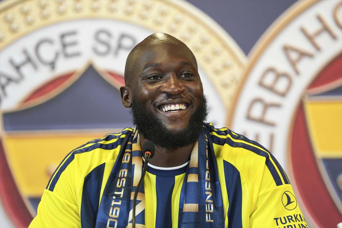 Fenerbahçe'de Romelu Lukaku için imza töreni düzenlendi