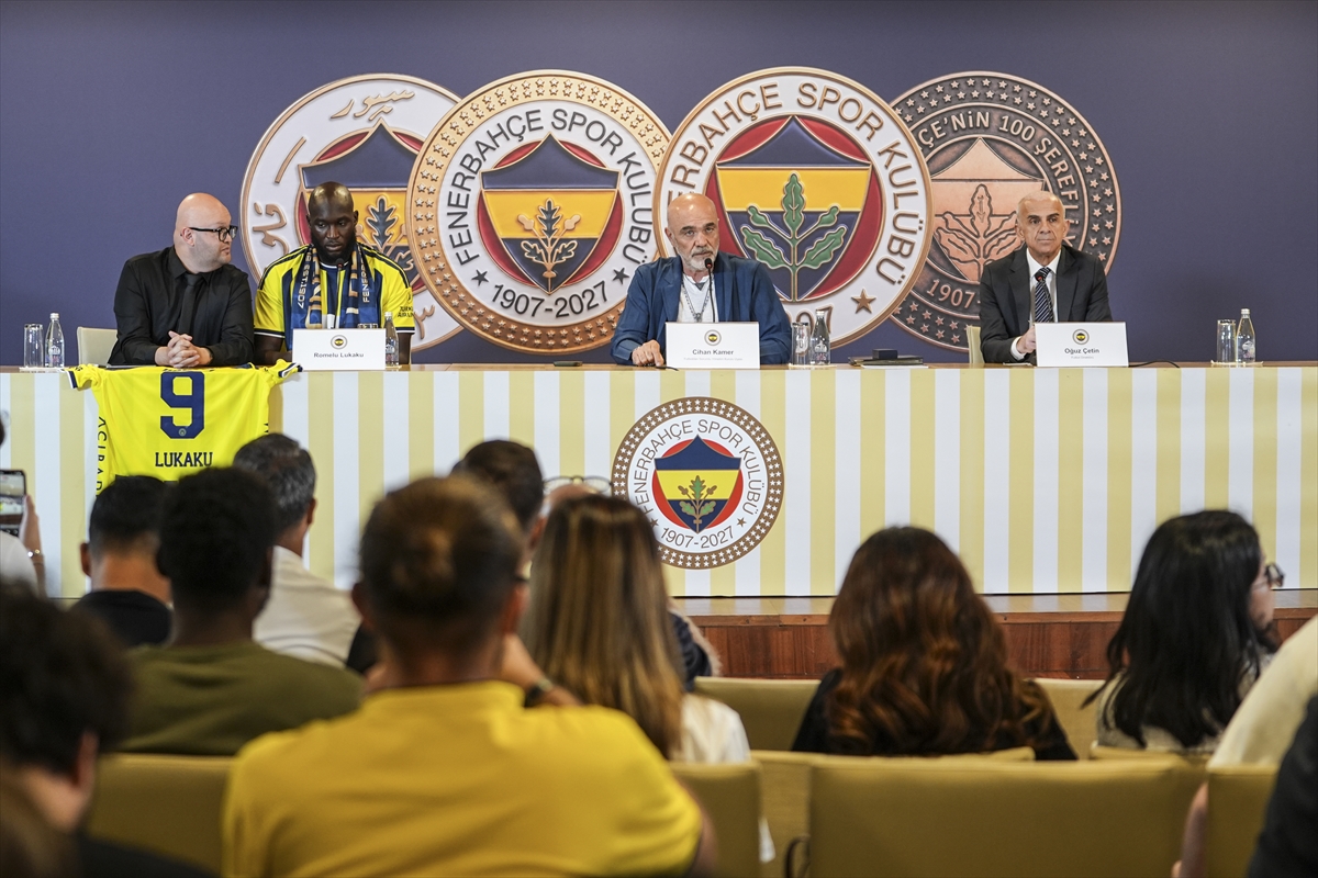 Fenerbahçe'de Romelu Lukaku için imza töreni düzenlendi