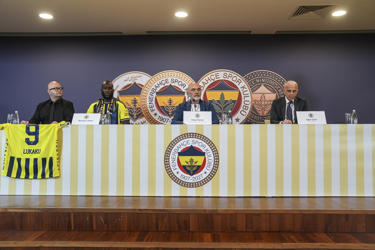 Fenerbahçe'de Romelu Lukaku için imza töreni düzenlendi