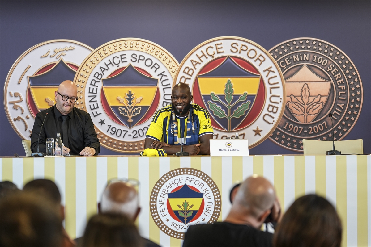 Fenerbahçe'de Romelu Lukaku için imza töreni düzenlendi