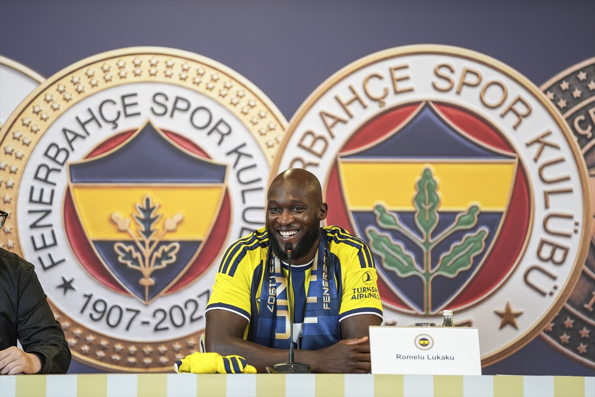 Fenerbahçe'de Romelu Lukaku için imza töreni düzenlendi