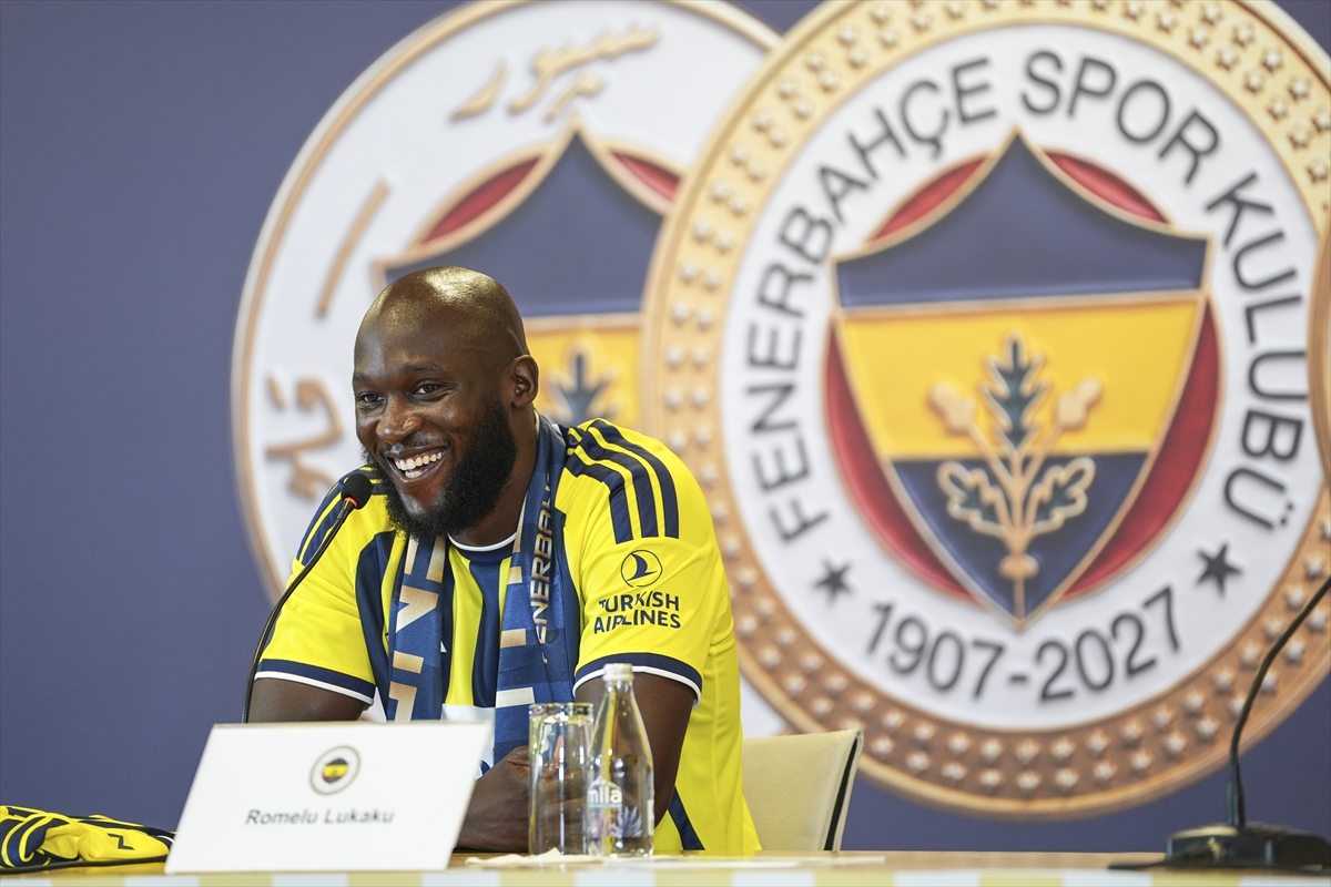 Fenerbahçe'de Romelu Lukaku için imza töreni düzenlendi
