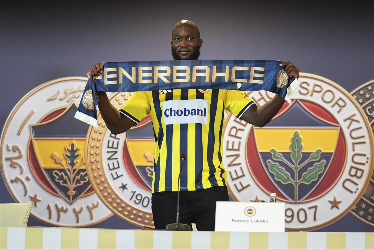 Fenerbahçe'de Romelu Lukaku için imza töreni düzenlendi