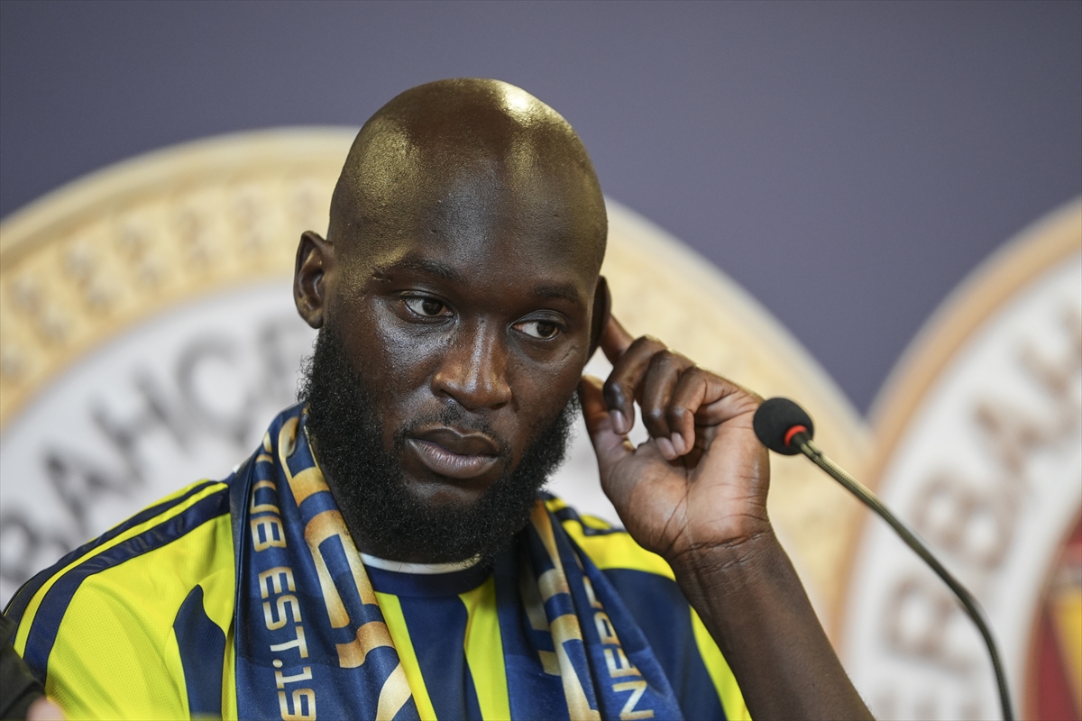 Fenerbahçe'de Romelu Lukaku için imza töreni düzenlendi
