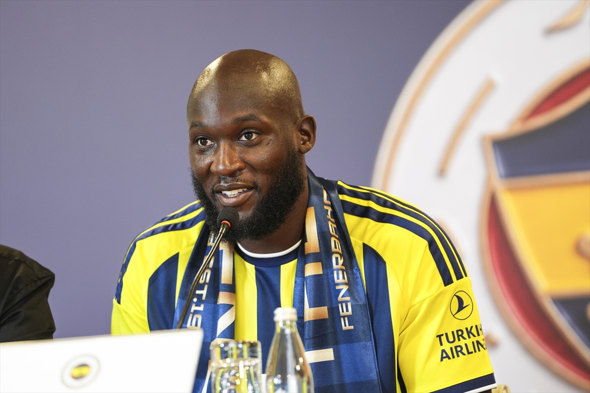 Fenerbahçe'de Romelu Lukaku için imza töreni düzenlendi