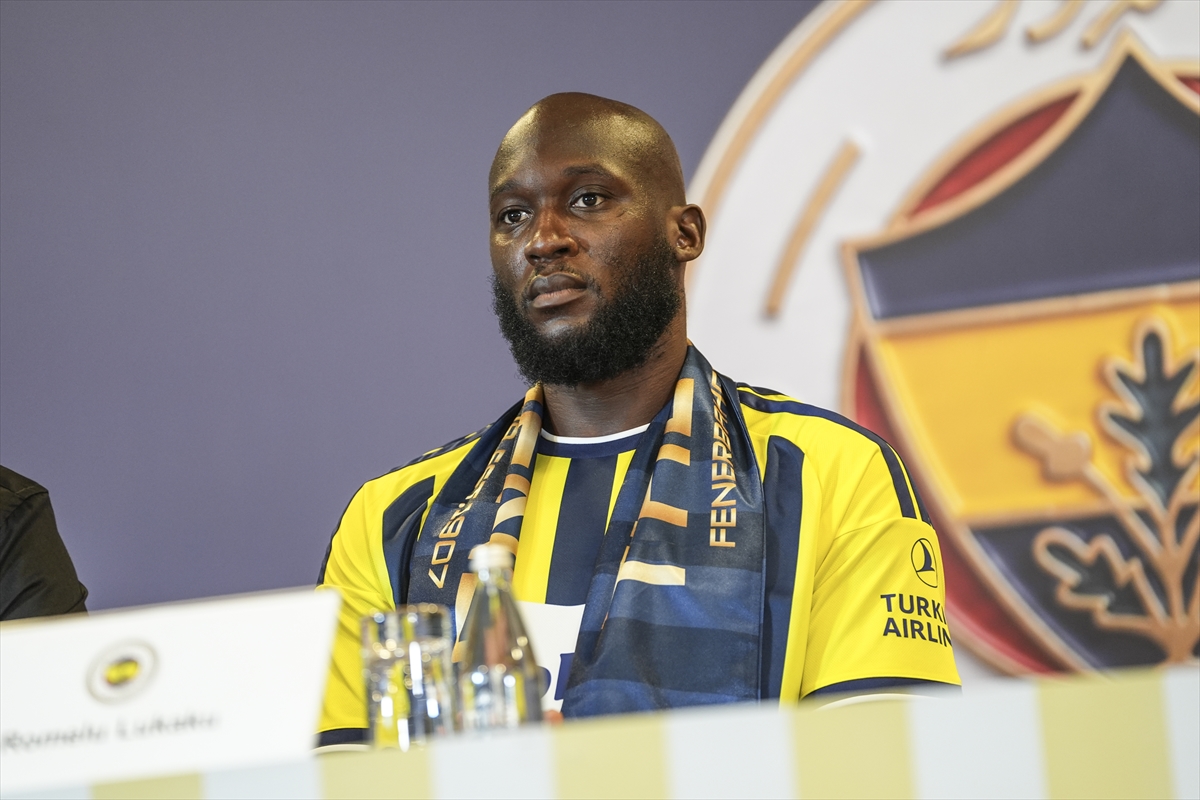 Fenerbahçe'de Romelu Lukaku için imza töreni düzenlendi