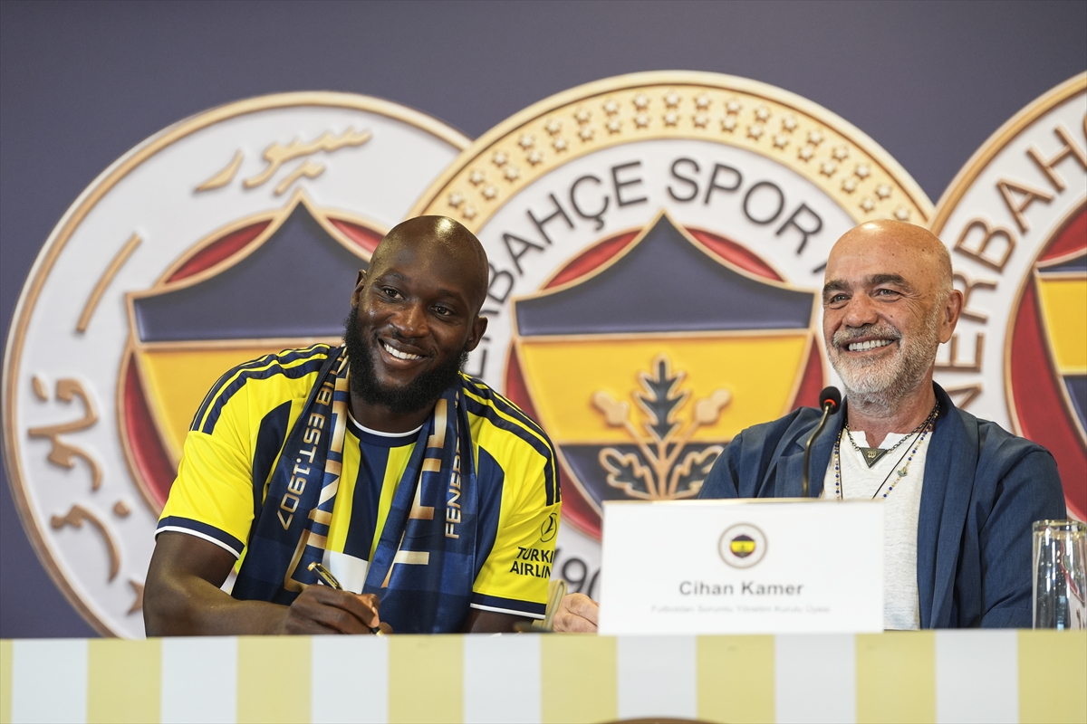 Fenerbahçe'de Romelu Lukaku için imza töreni düzenlendi