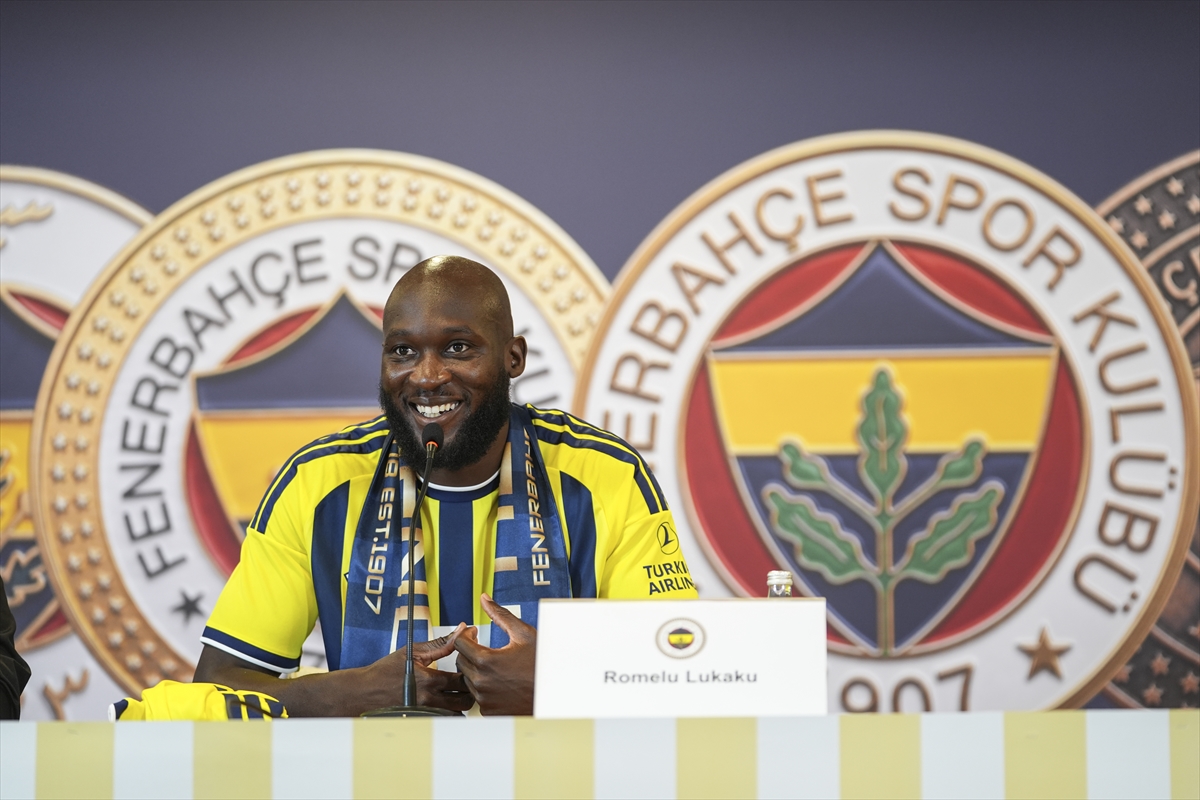 Fenerbahçe'de Romelu Lukaku için imza töreni düzenlendi