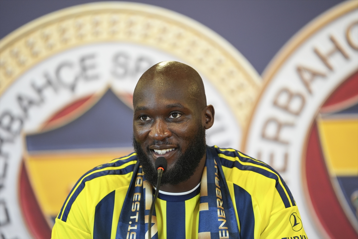 Fenerbahçe'de Romelu Lukaku için imza töreni düzenlendi