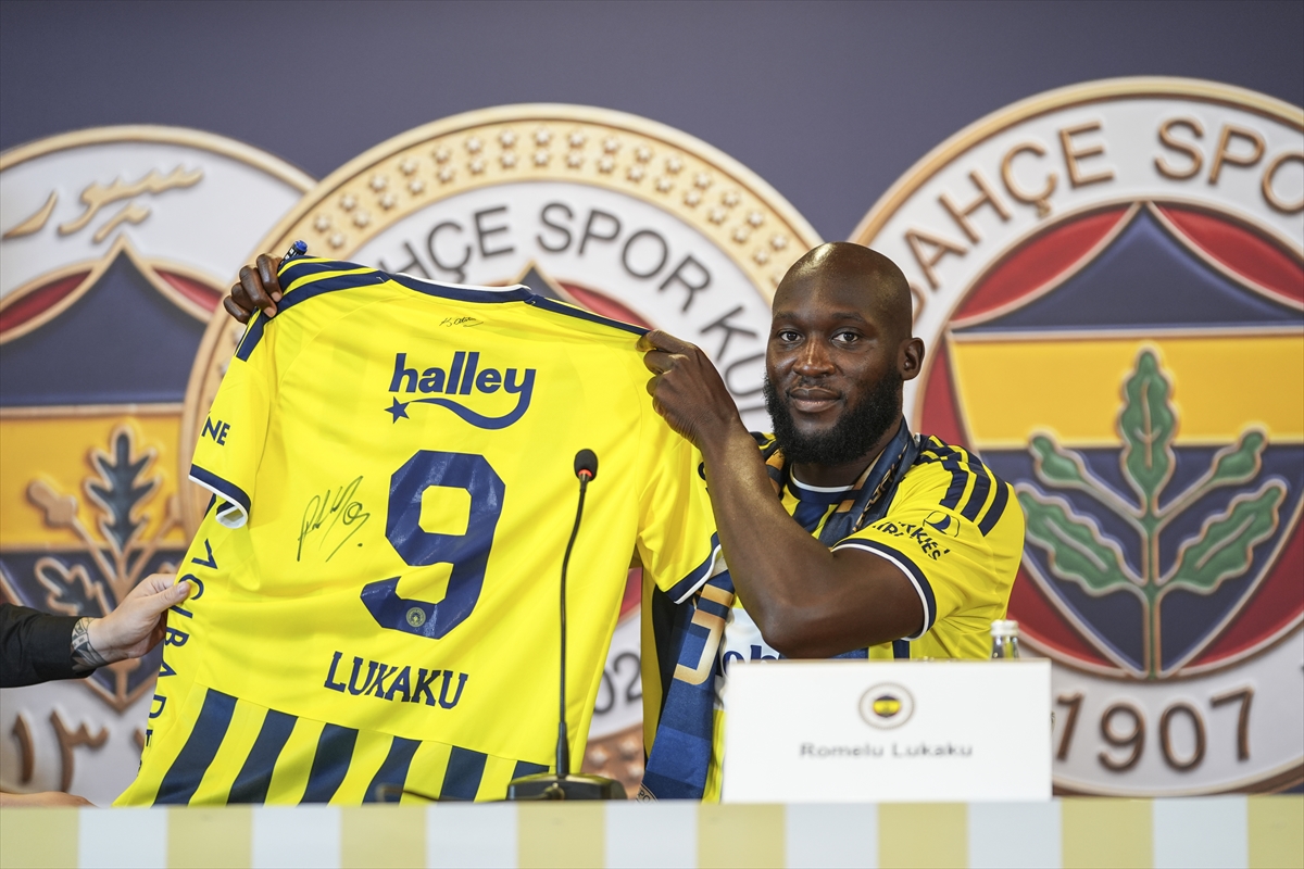 Fenerbahçe'de Romelu Lukaku için imza töreni düzenlendi