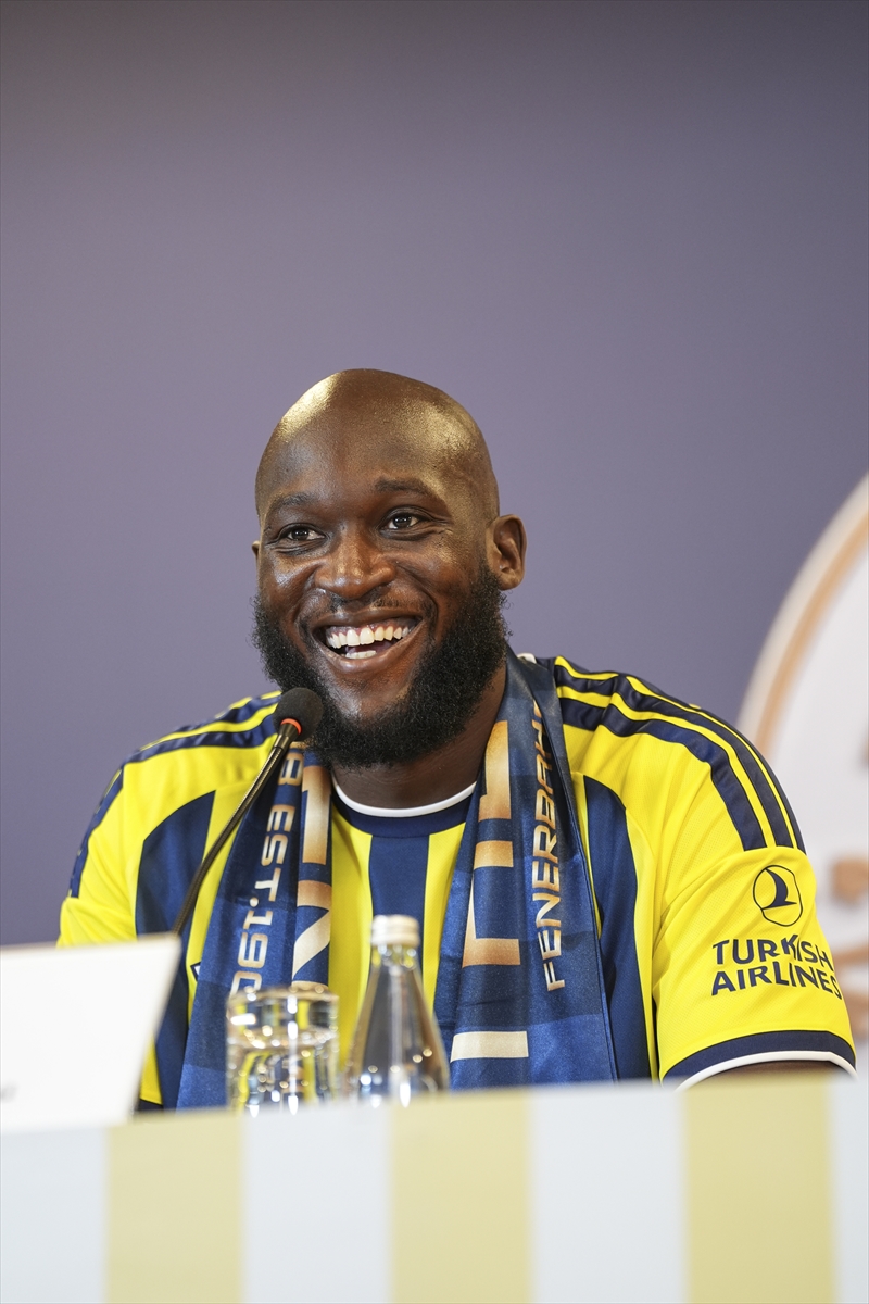 Fenerbahçe'de Romelu Lukaku için imza töreni düzenlendi