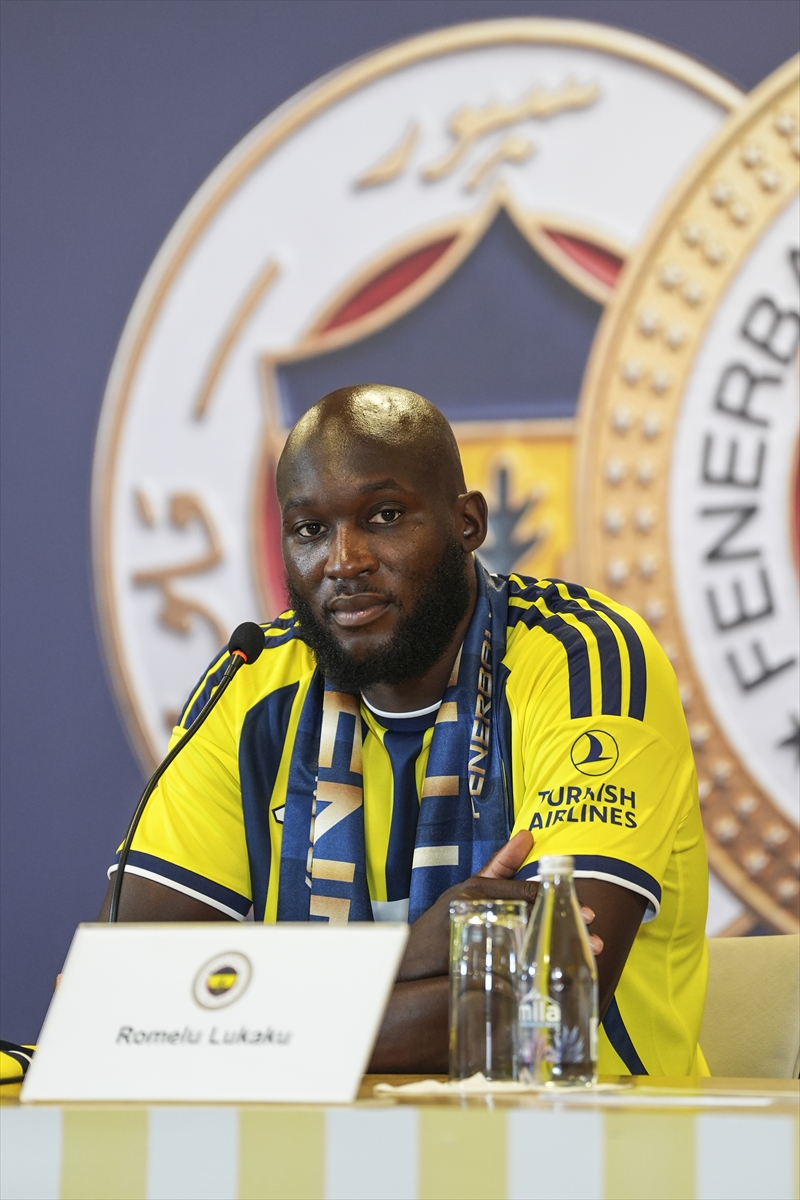 Fenerbahçe'de Romelu Lukaku için imza töreni düzenlendi