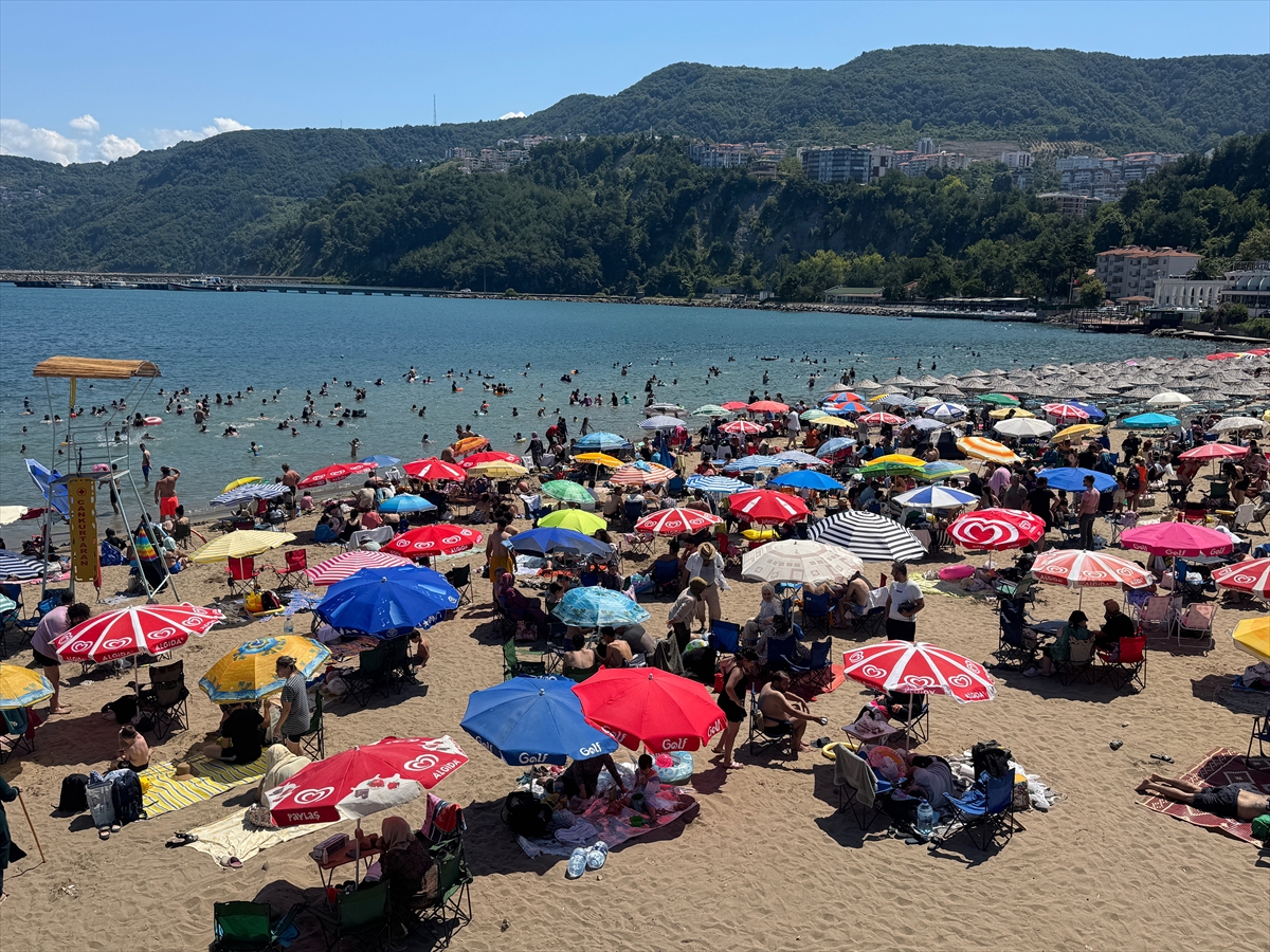 Amasra Plajları Yoğunluk Oluşturdu: Tatilciler Akın Etti