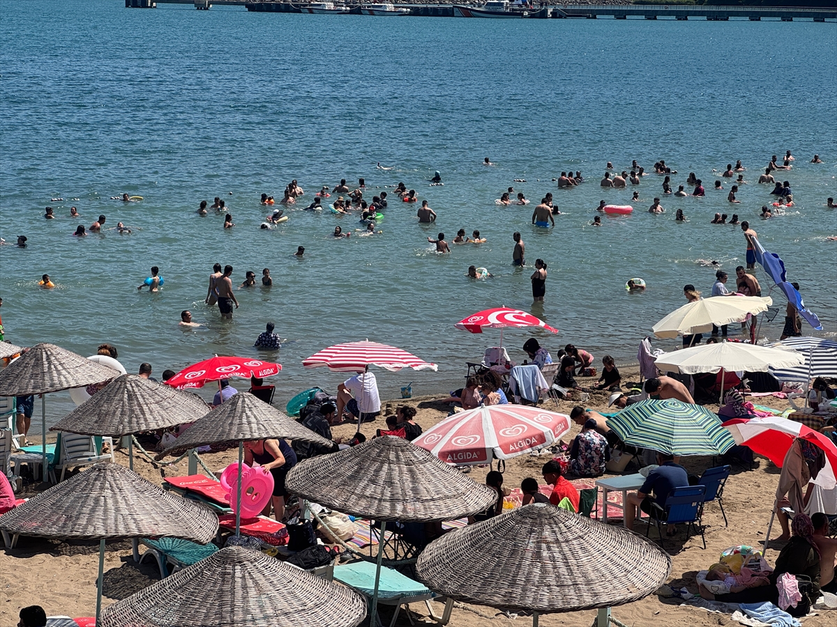 Amasra Plajları Yoğunluk Oluşturdu: Tatilciler Akın Etti