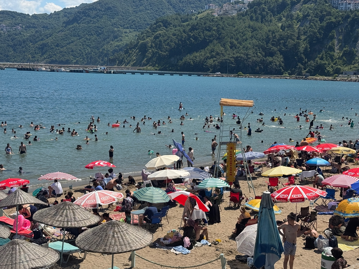 Amasra Plajları Yoğunluk Oluşturdu: Tatilciler Akın Etti