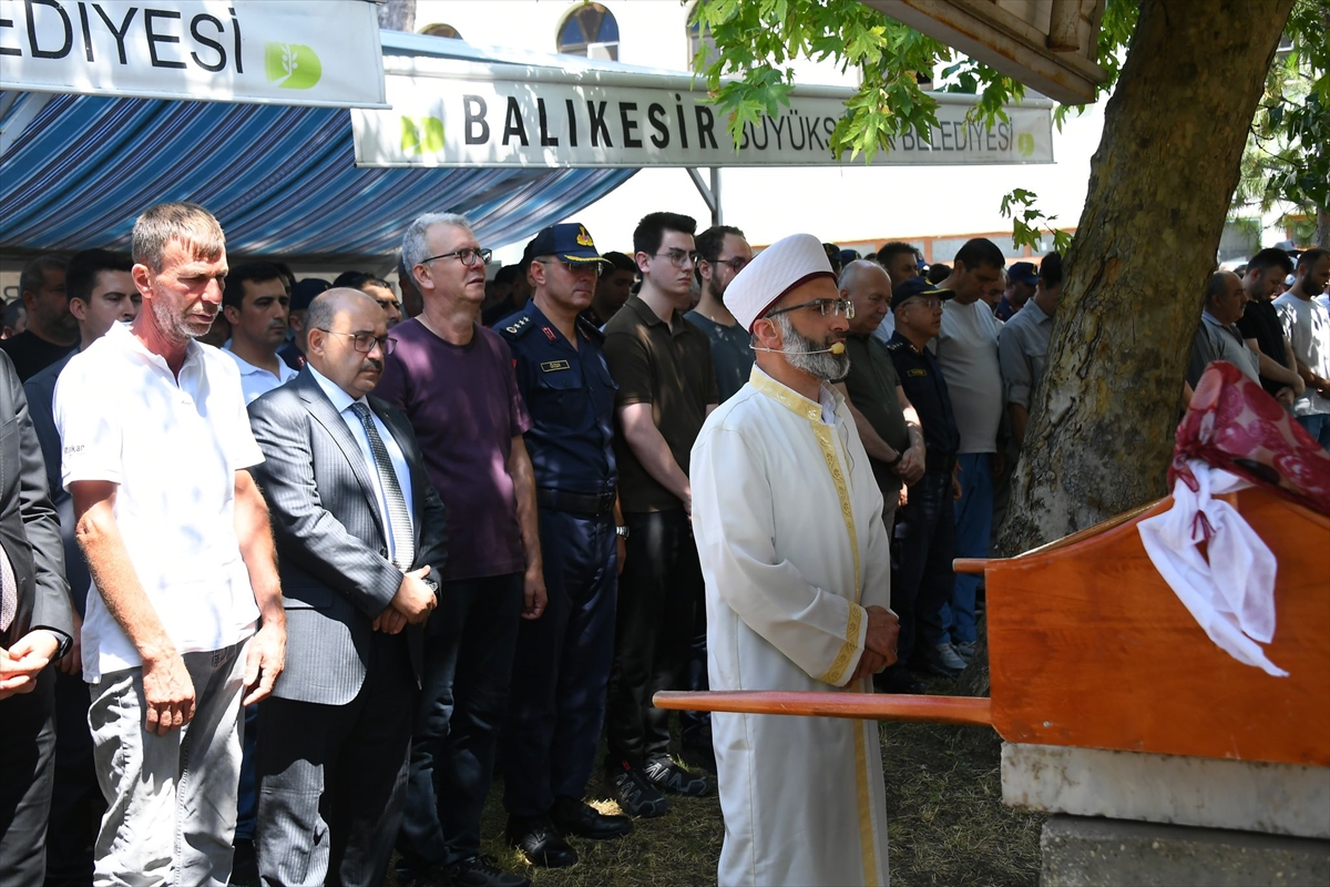 Balıkesir'deki kazada ölen Serra Uyan toprağa verildi