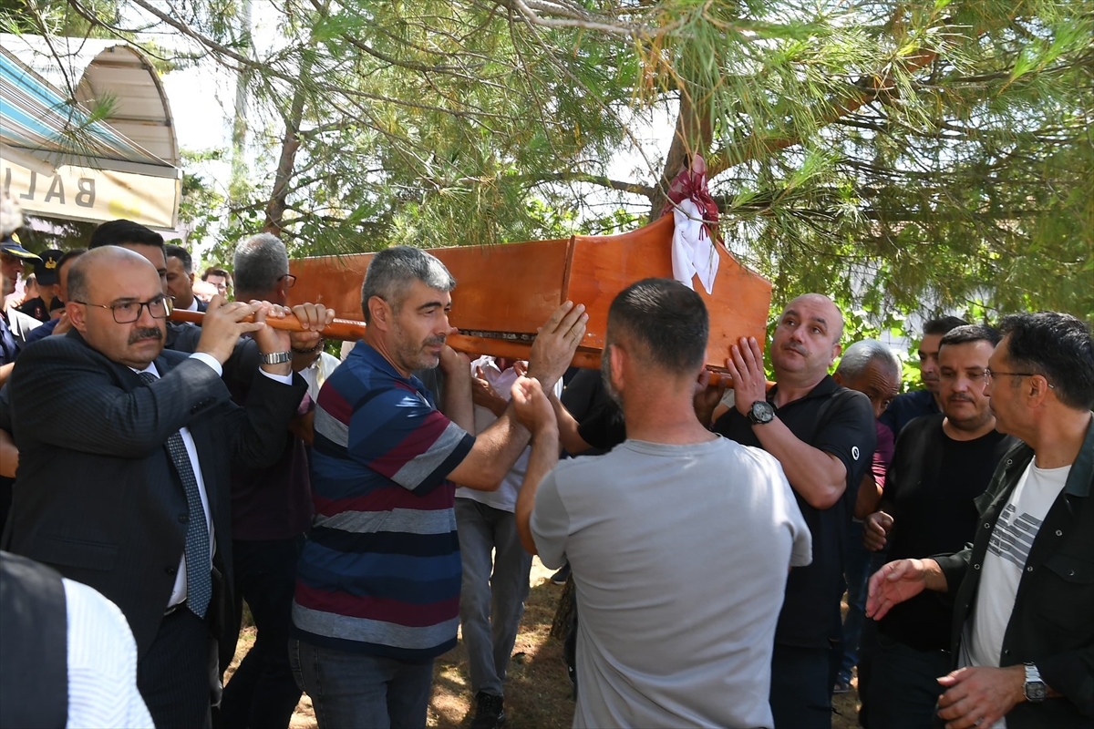 Balıkesir'deki kazada ölen Serra Uyan toprağa verildi