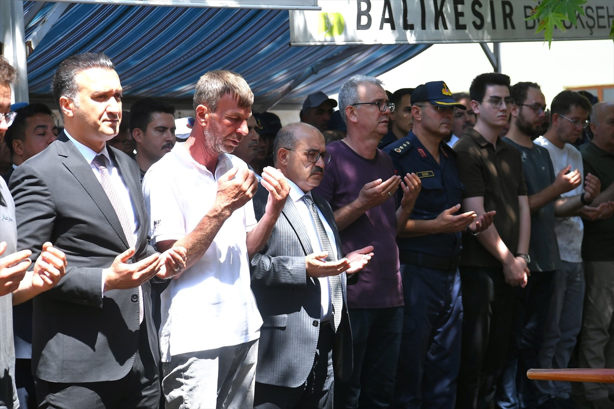 Balıkesir'deki kazada ölen Serra Uyan toprağa verildi