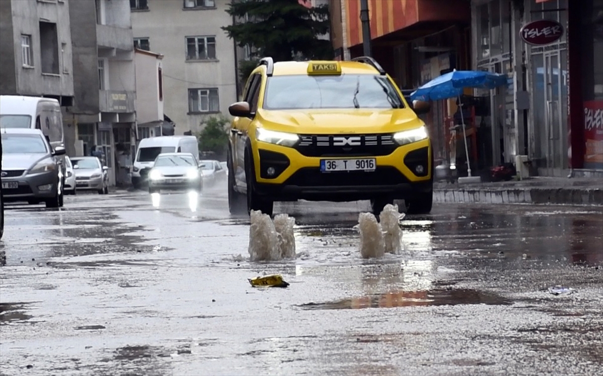 Kars'ta şiddetli dolu ve sağanak: Tarım arazileri zarar gördü