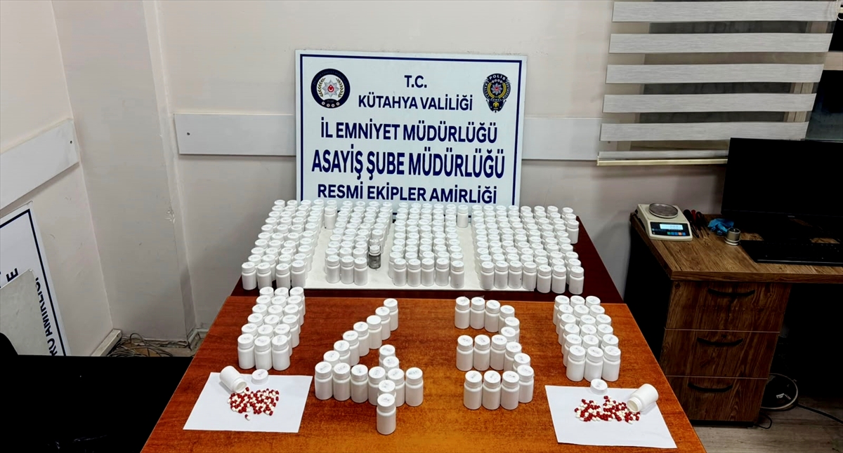 Kütahya'da uyuşturucu operasyonu: 14 bin sentetik ecza ele geçirildi