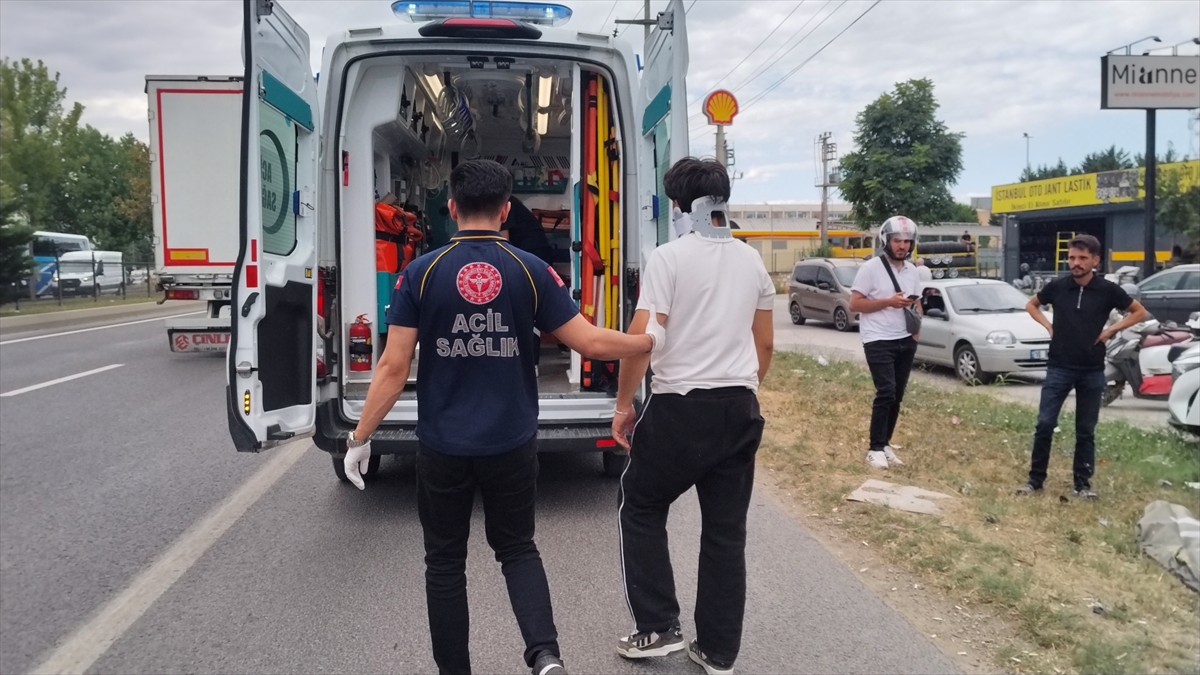 Bursa İnegöl'de kaza: Otomobil direğe çarptı, sürücü yaralı