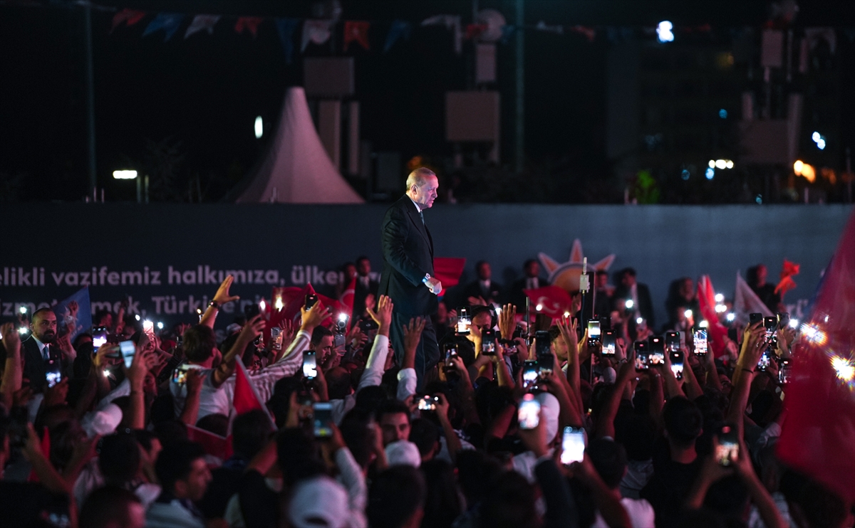 Cumhurbaşkanı Erdoğan: "Tayyip Erdoğan olarak, siyasette 50 yılı geride bıraktım. Allah ömür ve sağlık verirse, daha nice yıllar Türkiye'ye hizmet mücadelesi içinde olacağım"