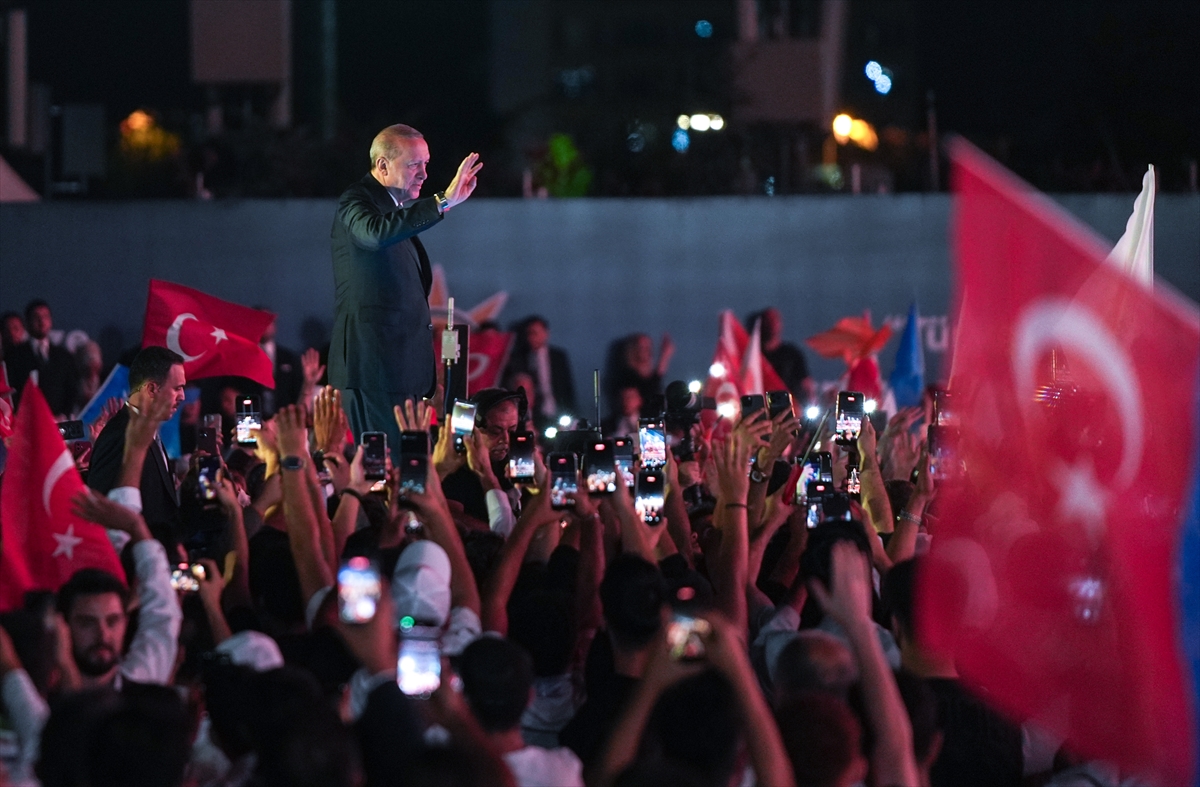 Cumhurbaşkanı Erdoğan: "Tayyip Erdoğan olarak, siyasette 50 yılı geride bıraktım. Allah ömür ve sağlık verirse, daha nice yıllar Türkiye'ye hizmet mücadelesi içinde olacağım"