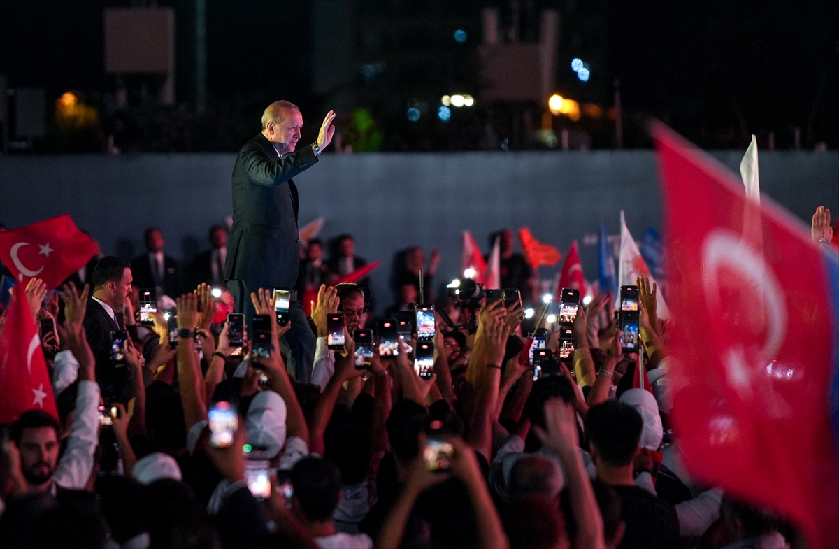 Cumhurbaşkanı Erdoğan: "Tayyip Erdoğan olarak, siyasette 50 yılı geride bıraktım. Allah ömür ve sağlık verirse, daha nice yıllar Türkiye'ye hizmet mücadelesi içinde olacağım"