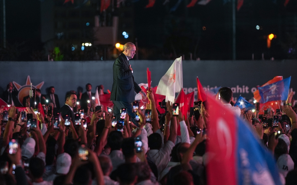 Cumhurbaşkanı Erdoğan: "Tayyip Erdoğan olarak, siyasette 50 yılı geride bıraktım. Allah ömür ve sağlık verirse, daha nice yıllar Türkiye'ye hizmet mücadelesi içinde olacağım"