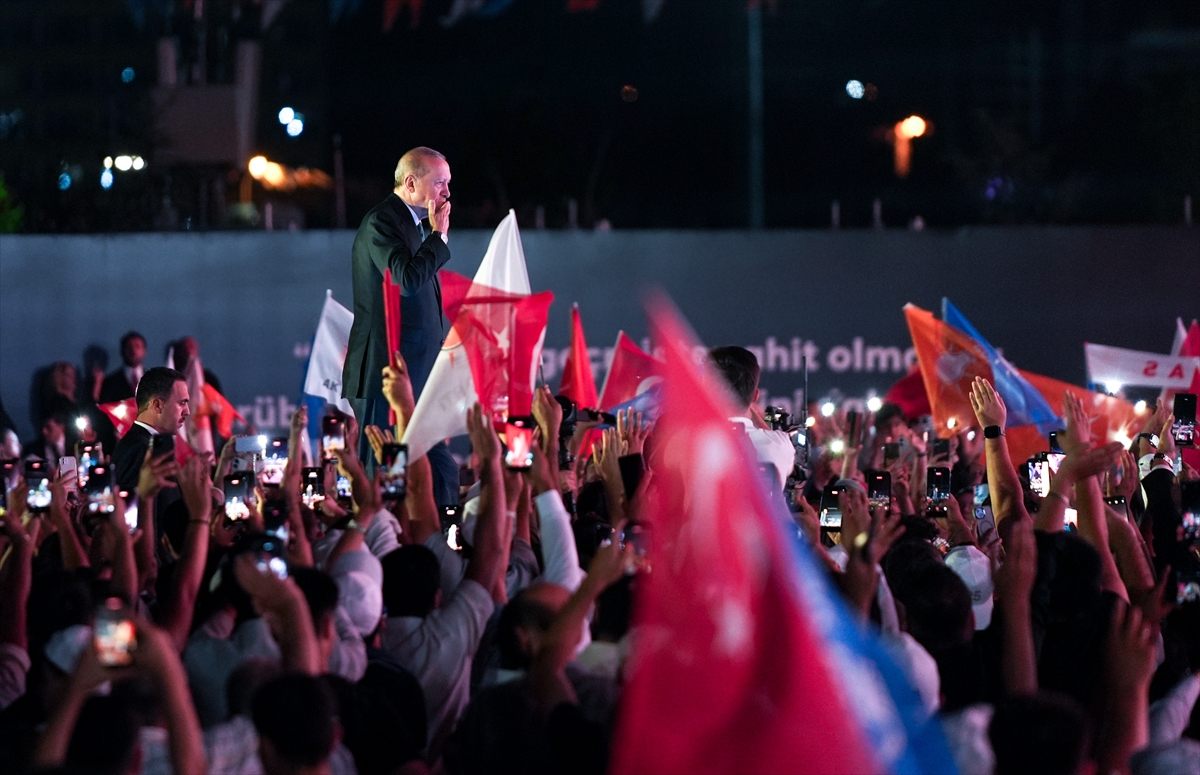 Cumhurbaşkanı Erdoğan: "Tayyip Erdoğan olarak, siyasette 50 yılı geride bıraktım. Allah ömür ve sağlık verirse, daha nice yıllar Türkiye'ye hizmet mücadelesi içinde olacağım"