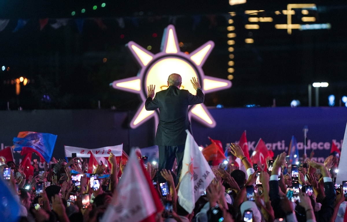 Cumhurbaşkanı Erdoğan: "Tayyip Erdoğan olarak, siyasette 50 yılı geride bıraktım. Allah ömür ve sağlık verirse, daha nice yıllar Türkiye'ye hizmet mücadelesi içinde olacağım"