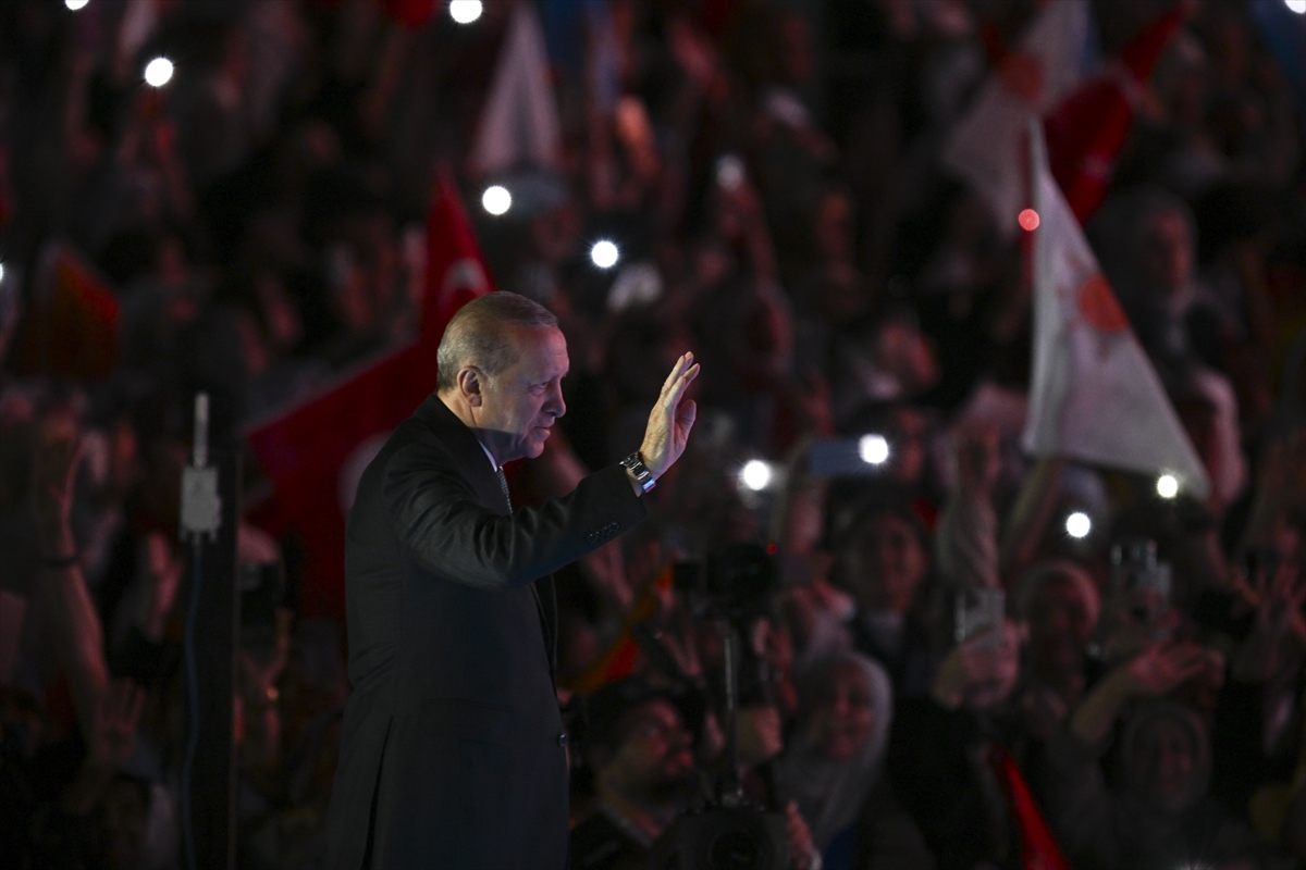 Cumhurbaşkanı Erdoğan: "Tayyip Erdoğan olarak, siyasette 50 yılı geride bıraktım. Allah ömür ve sağlık verirse, daha nice yıllar Türkiye'ye hizmet mücadelesi içinde olacağım"