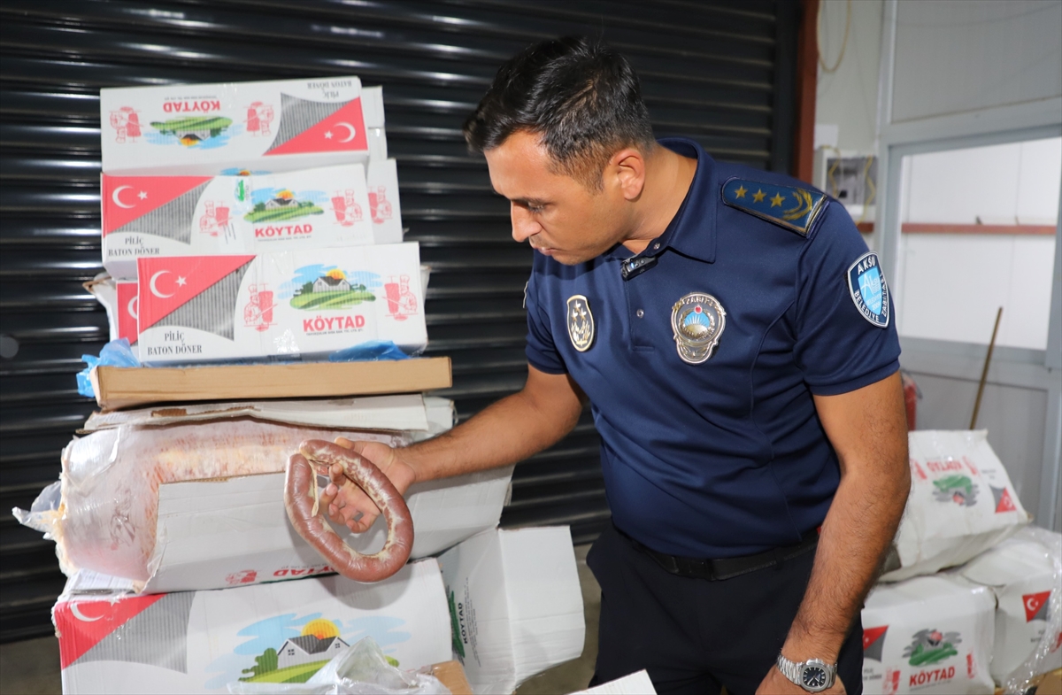 Antalya'da 1 Ton Uygunsuz Gıda Ürününe El Konuldu