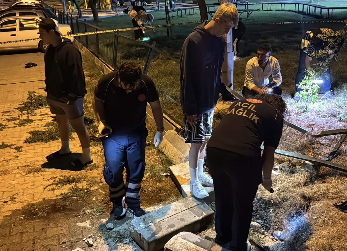 Edirne'de kaza: Otomobil devrildi, bir kişi parmağını kaybetti