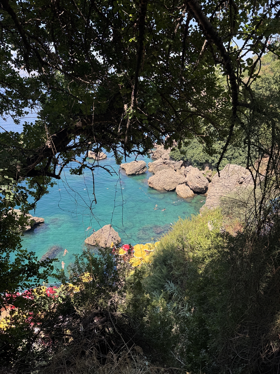 Antalya Falez Plajları: Mavi Bayraklı Koylar Akdeniz'le Buluşuyor