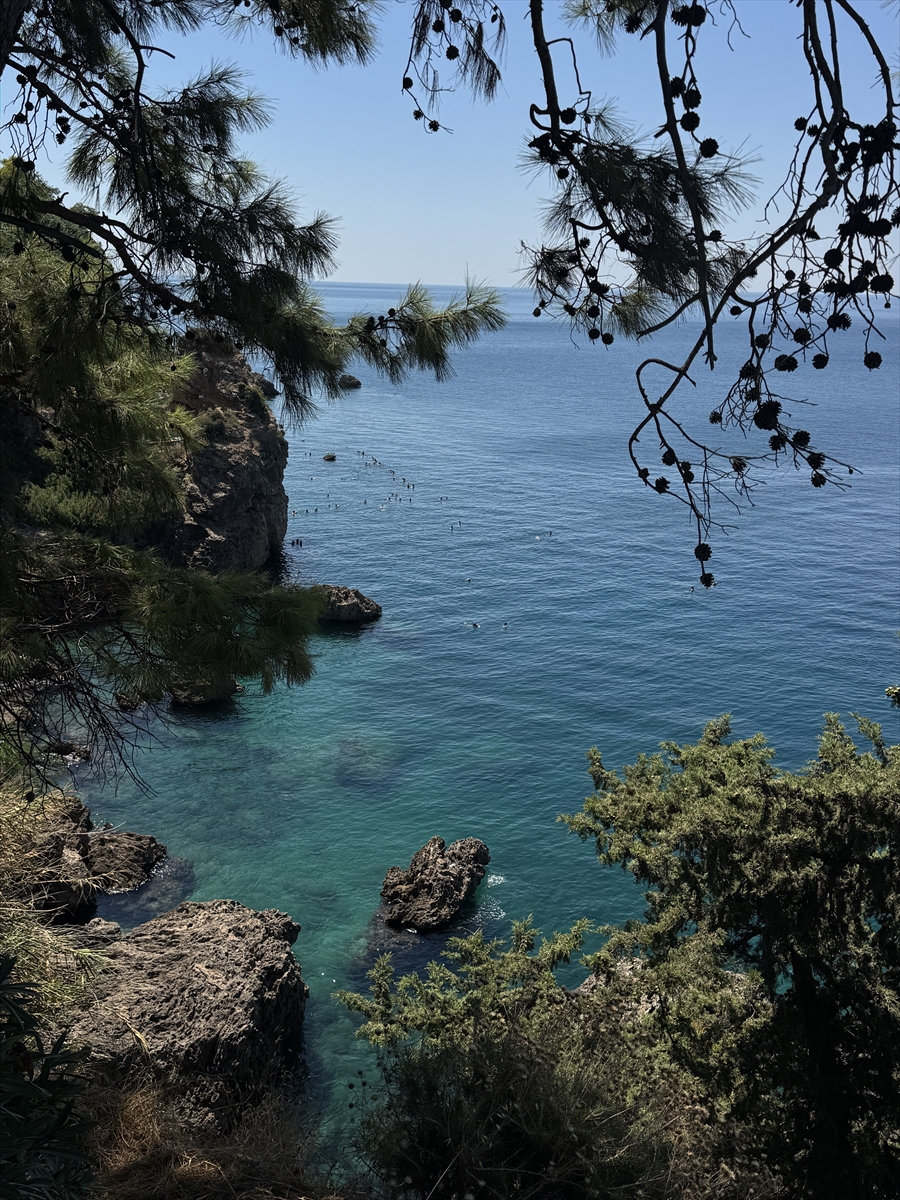 Antalya Falez Plajları: Mavi Bayraklı Koylar Akdeniz'le Buluşuyor