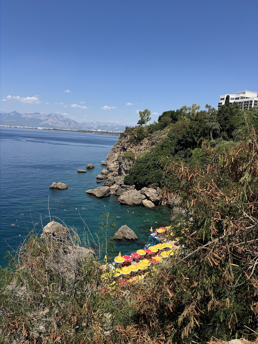 Antalya Falez Plajları: Mavi Bayraklı Koylar Akdeniz'le Buluşuyor