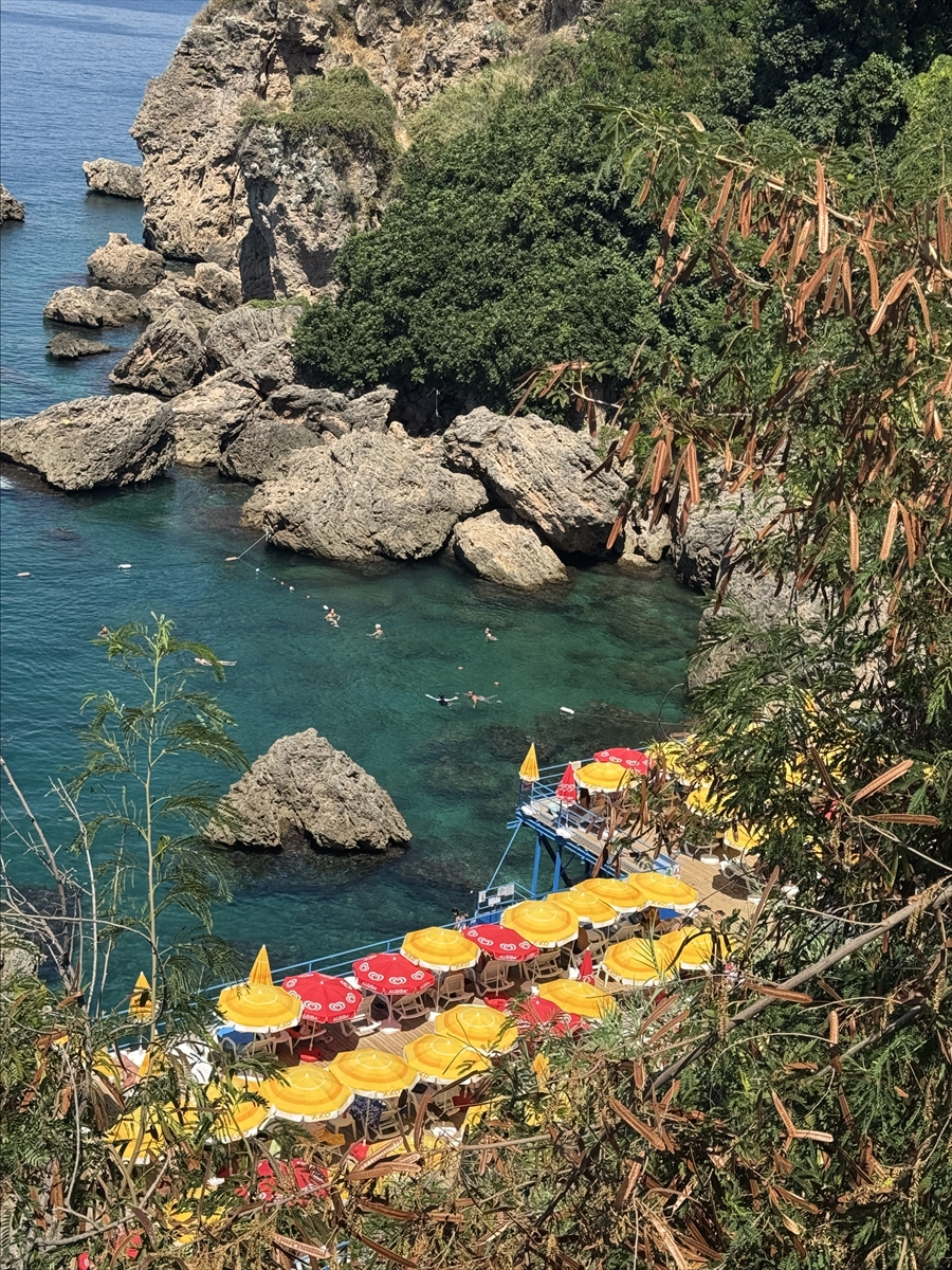 Antalya Falez Plajları: Mavi Bayraklı Koylar Akdeniz'le Buluşuyor