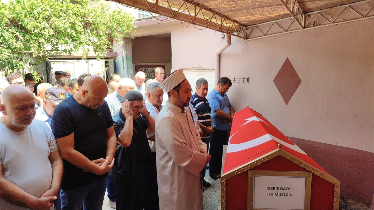 İzmir'de Kıbrıs Gazisi Fehim Sezgin son yolculuğuna uğurlandı