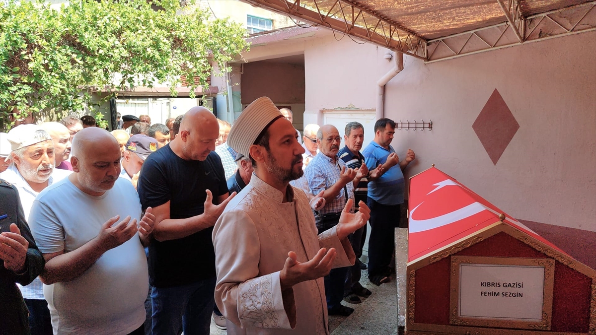 İzmir'de Kıbrıs Gazisi Fehim Sezgin son yolculuğuna uğurlandı