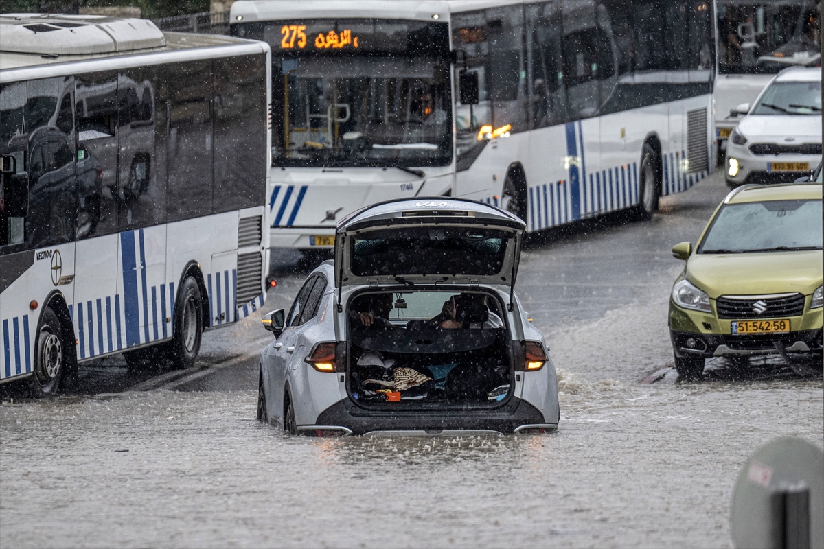 Meteoroloji Uzmanı Givati: Kudüs'teki sel 'tarihi bir olay'