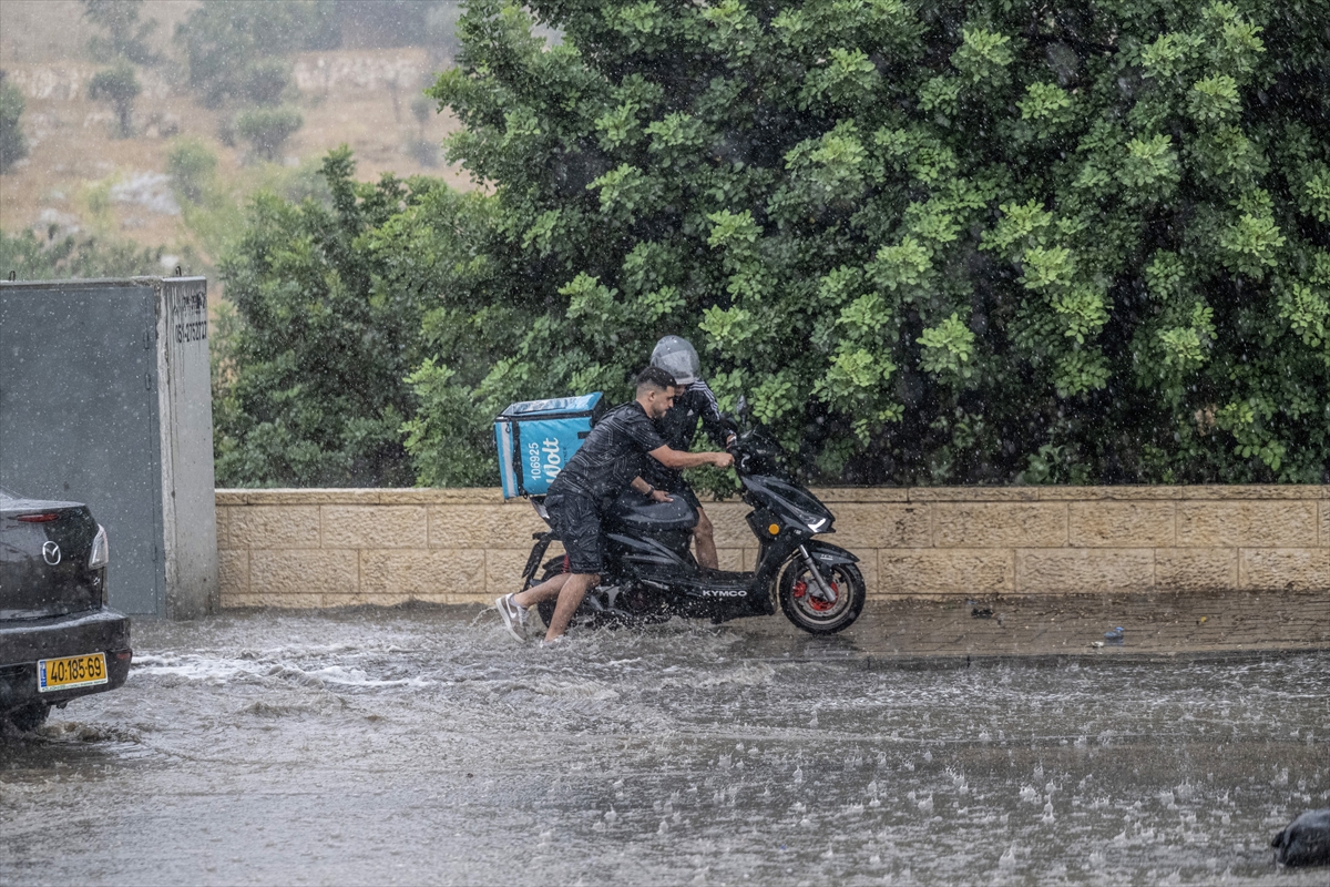 Meteoroloji Uzmanı Givati: Kudüs'teki sel 'tarihi bir olay'