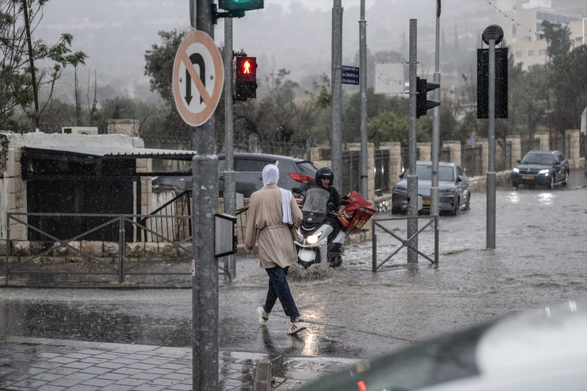 Meteoroloji Uzmanı Givati: Kudüs'teki sel 'tarihi bir olay'