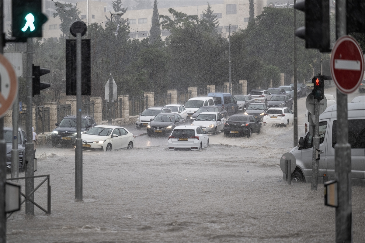 Meteoroloji Uzmanı Givati: Kudüs'teki sel 'tarihi bir olay'