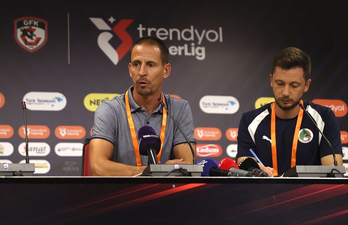 Corendon Alanyaspor Teknik Direktörü Pereira: Hatalar 2 puanımıza mal oldu