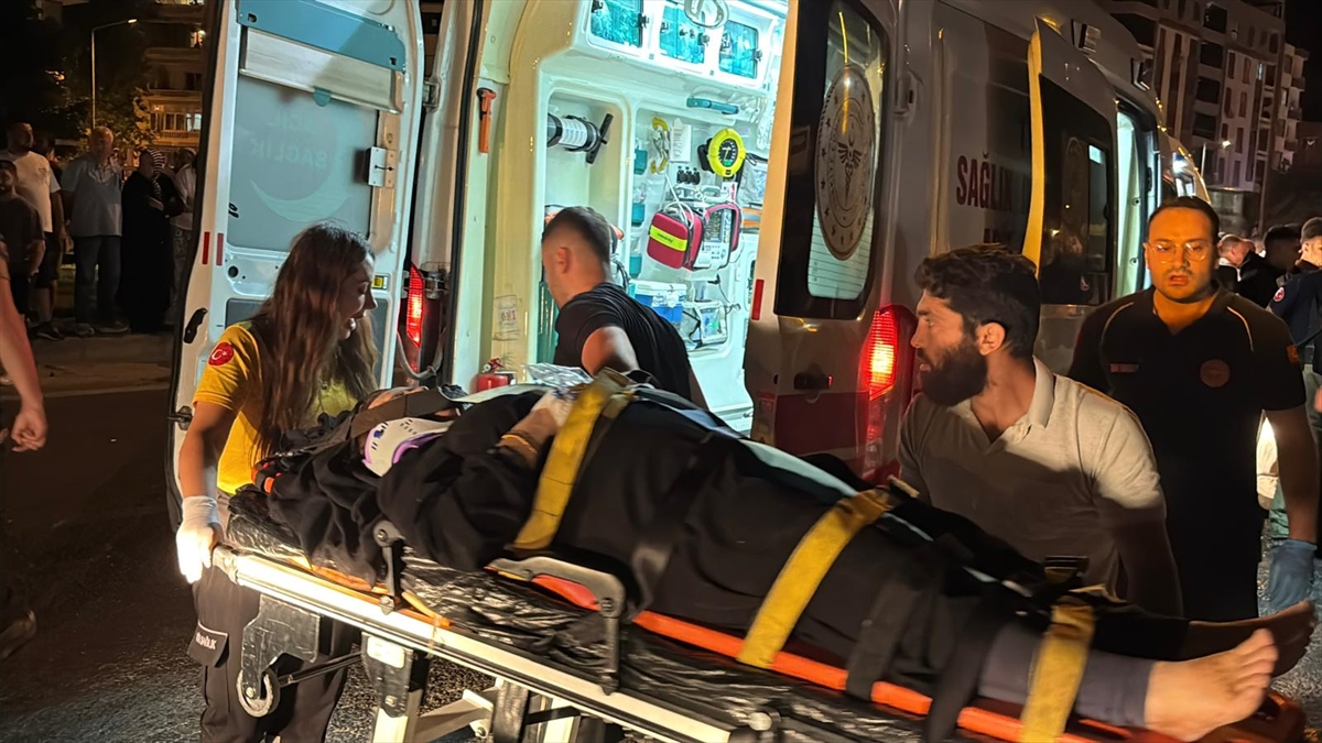 Bursa'da trafik kazası: 3 otomobil çarpıştı, 1'i ağır 5 yaralı
