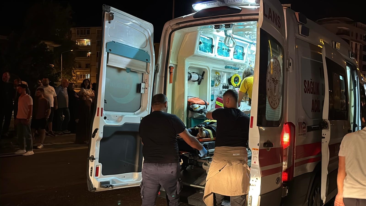 Bursa'da trafik kazası: 3 otomobil çarpıştı, 1'i ağır 5 yaralı
